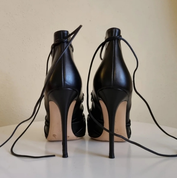#32 Gianvito Rossi Black Leather Pointy  lace-up booties (heels) Witchy Cool - Picture 6 of 16